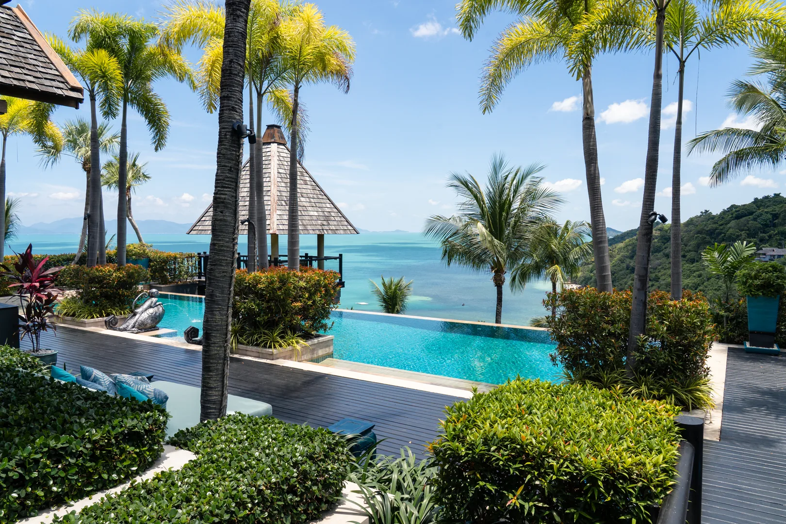 Hillside infinity pool overlooking the sea, Koh Samui